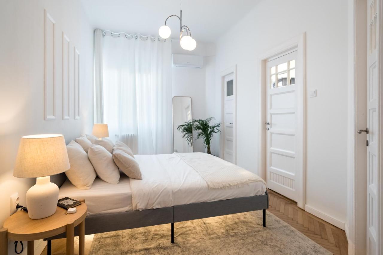Cismigiu Serenity: 1Br Flat With Scenic Balcony Boekarest Buitenkant foto