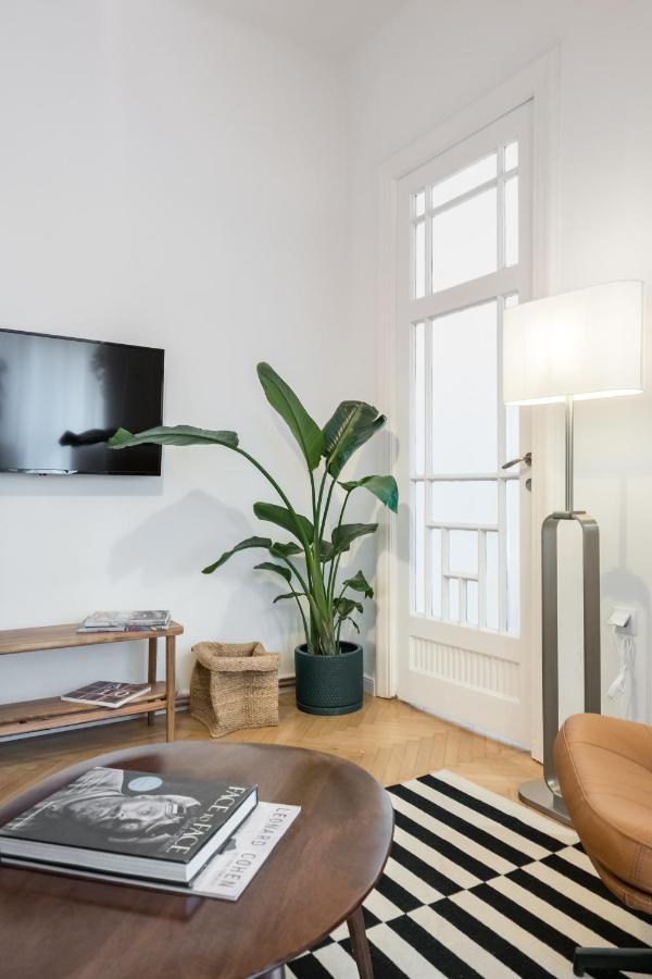 Cismigiu Serenity: 1Br Flat With Scenic Balcony Boekarest Buitenkant foto