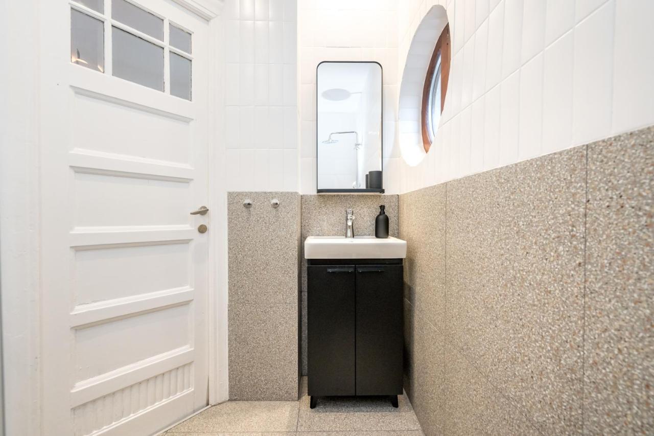 Cismigiu Serenity: 1Br Flat With Scenic Balcony Boekarest Buitenkant foto