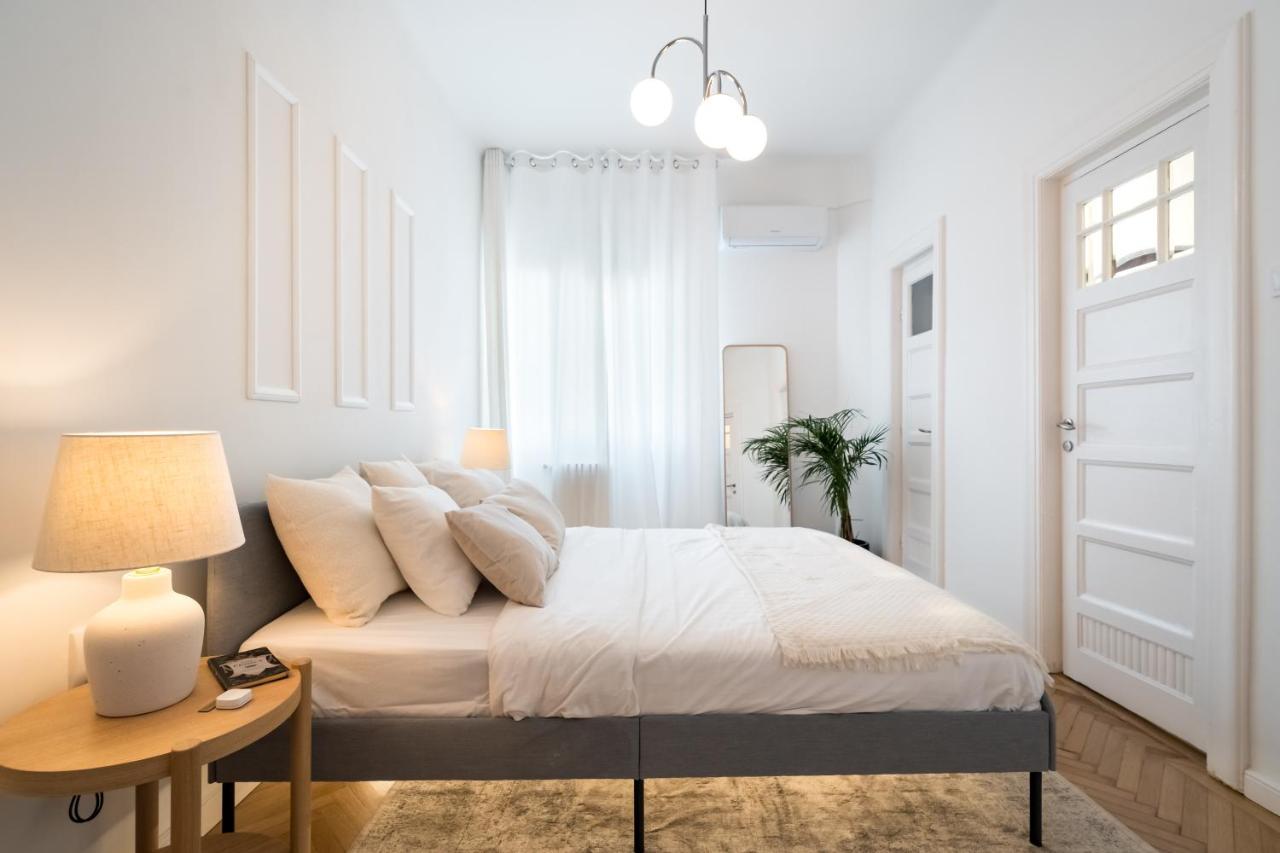 Cismigiu Serenity: 1Br Flat With Scenic Balcony Boekarest Buitenkant foto