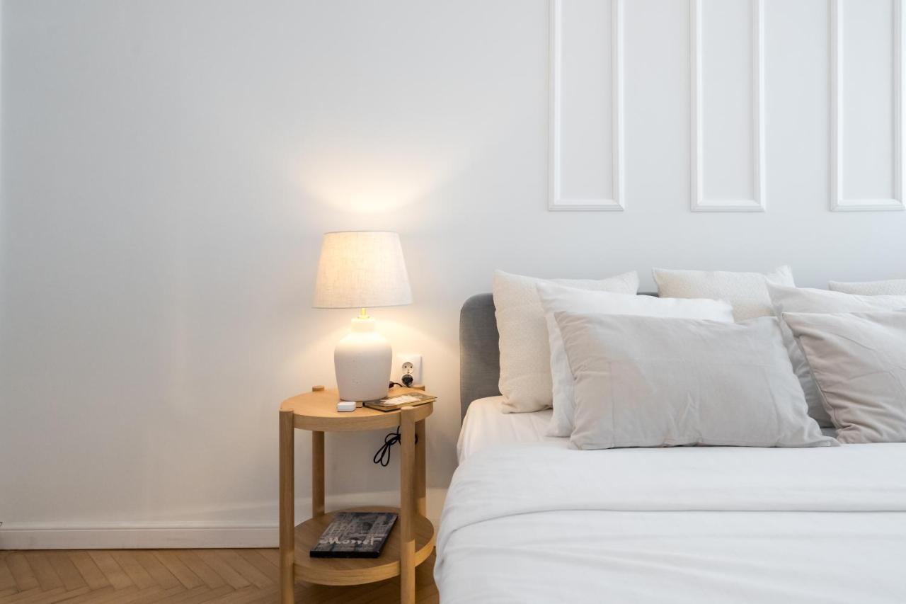 Cismigiu Serenity: 1Br Flat With Scenic Balcony Boekarest Buitenkant foto