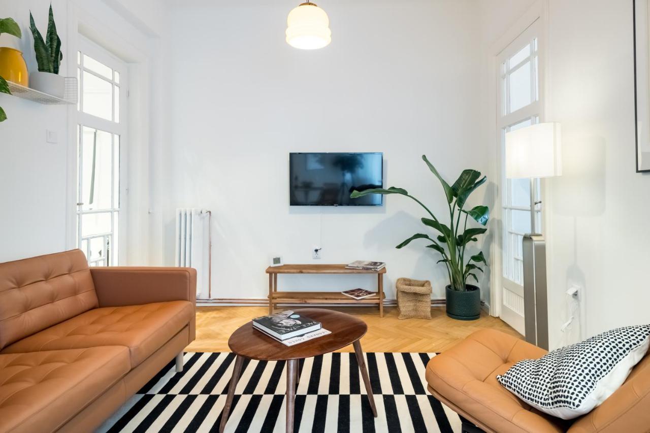 Cismigiu Serenity: 1Br Flat With Scenic Balcony Boekarest Buitenkant foto