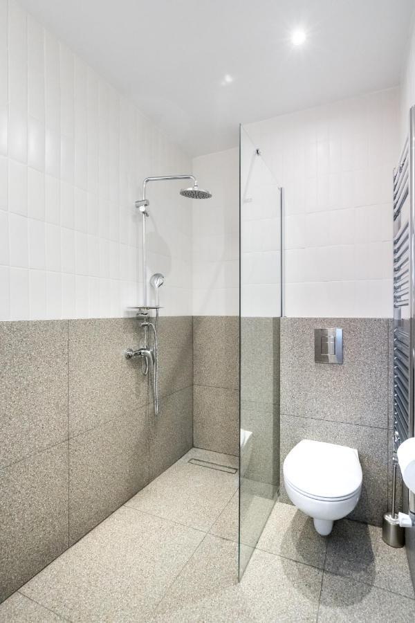 Cismigiu Serenity: 1Br Flat With Scenic Balcony Boekarest Buitenkant foto