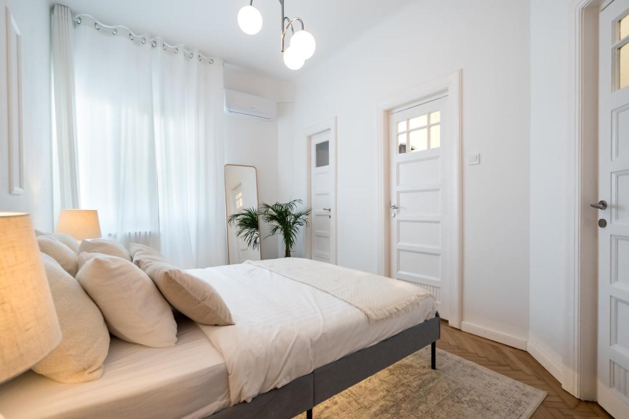 Cismigiu Serenity: 1Br Flat With Scenic Balcony Boekarest Buitenkant foto