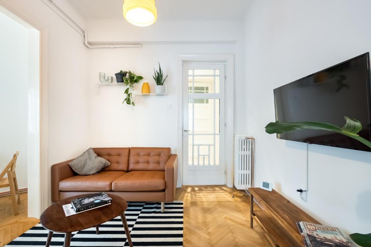Cismigiu Serenity: 1Br Flat With Scenic Balcony Boekarest Buitenkant foto