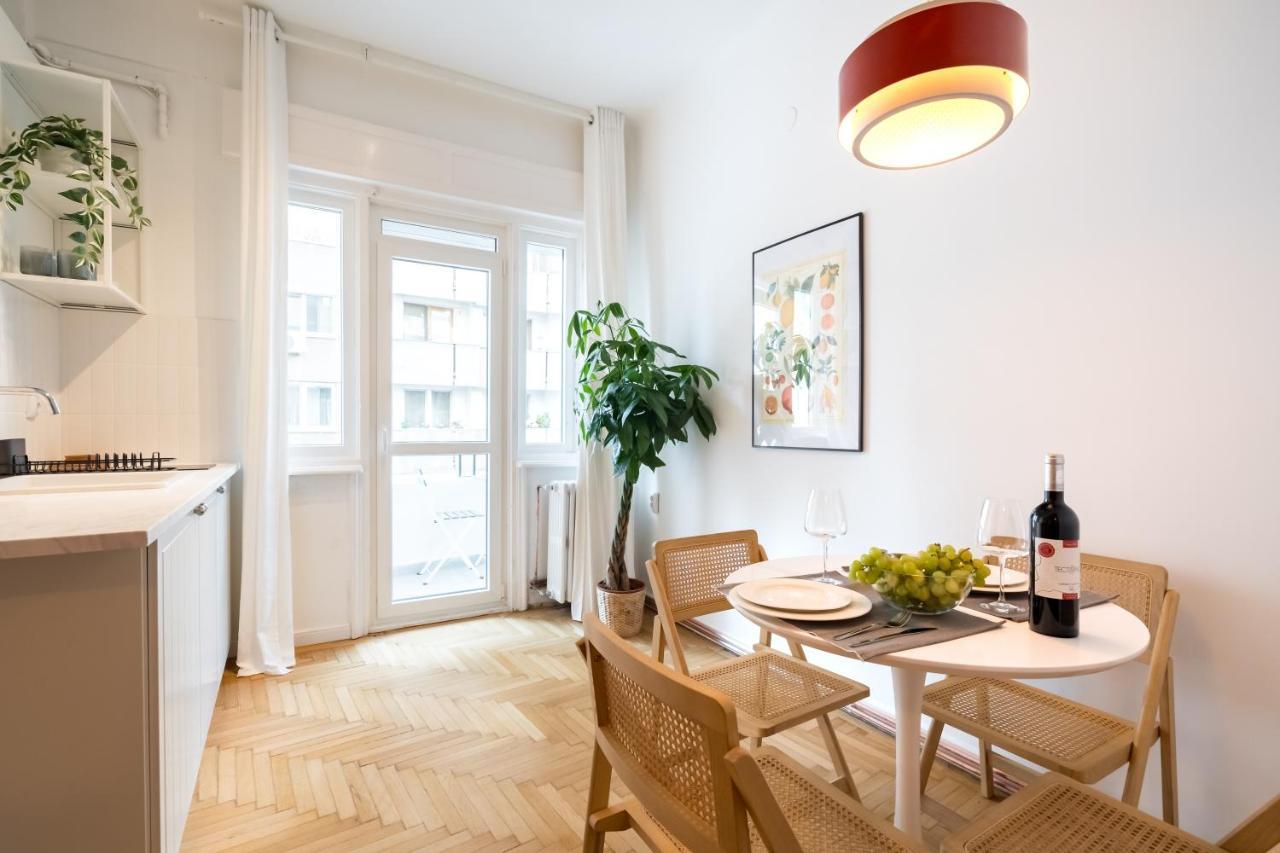Cismigiu Serenity: 1Br Flat With Scenic Balcony Boekarest Buitenkant foto