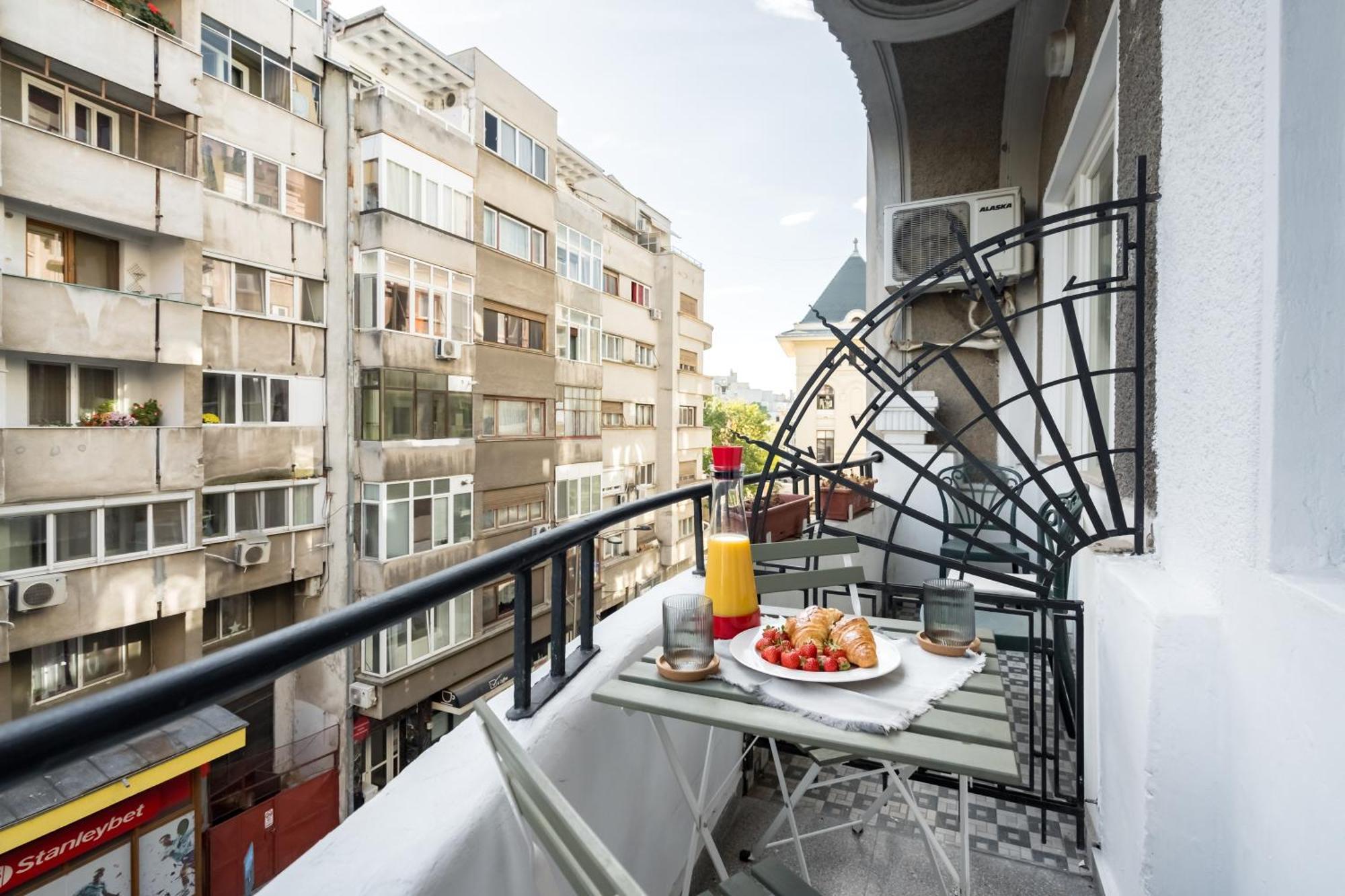 Cismigiu Serenity: 1Br Flat With Scenic Balcony Boekarest Buitenkant foto