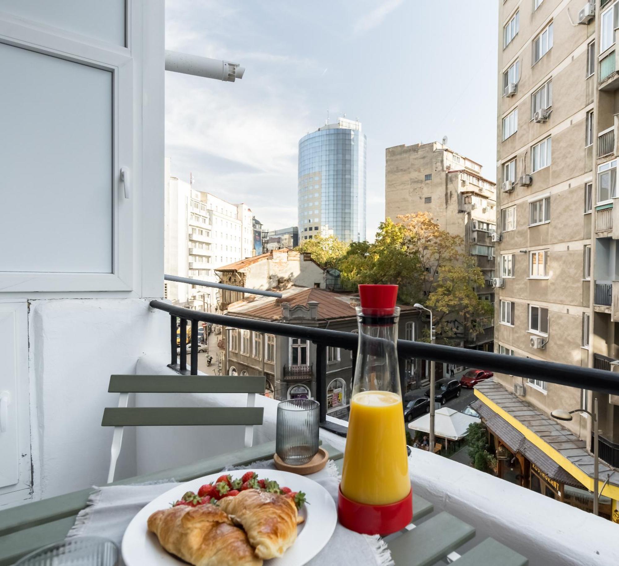 Cismigiu Serenity: 1Br Flat With Scenic Balcony Boekarest Buitenkant foto
